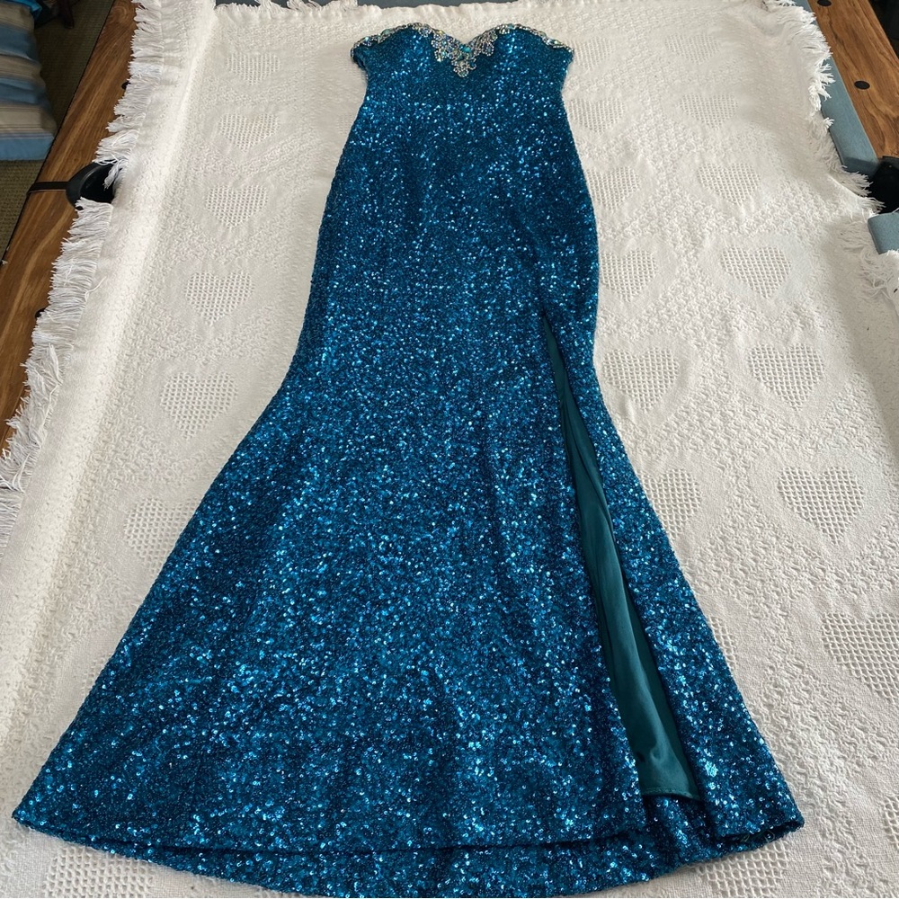La Femme Beautiful Sequin Covered Prom Dress (4)